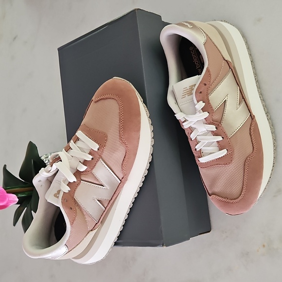 New Balance 237 Sneakers - Picture 9 of 10